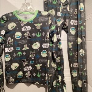 Boys Star Wars The Child Themed 2 Piece Pajamas Set Size Large
